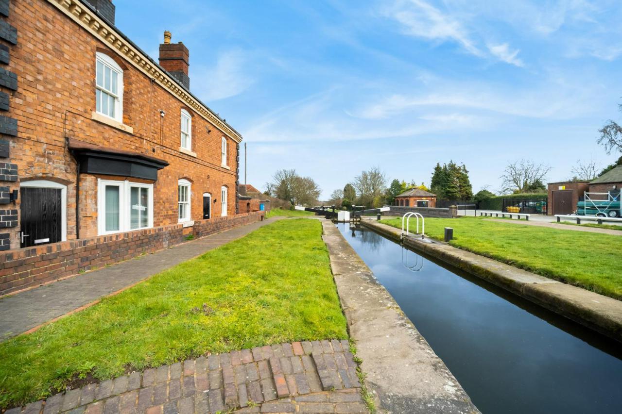 Beautiful Waterside Apartment - Parking - Perry Barr - Top Rated Birmingham Zewnętrze zdjęcie